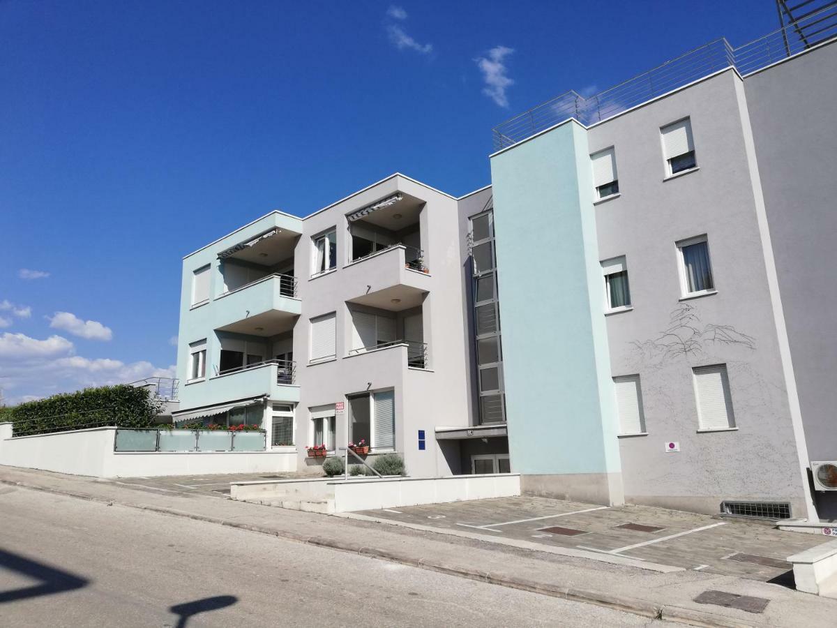 Near Beach Apartment Reno With Private Parking سبليت المظهر الخارجي الصورة